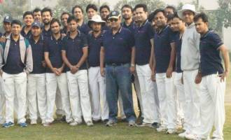 Shamit Khemka with employees in SynapseInteractive Premier League